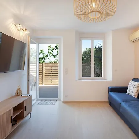 Apartment Avec Terrasse Et Piscine