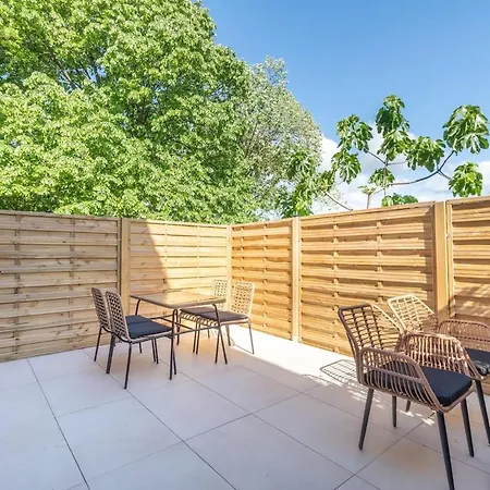 Apartment Avec Terrasse Et Piscine