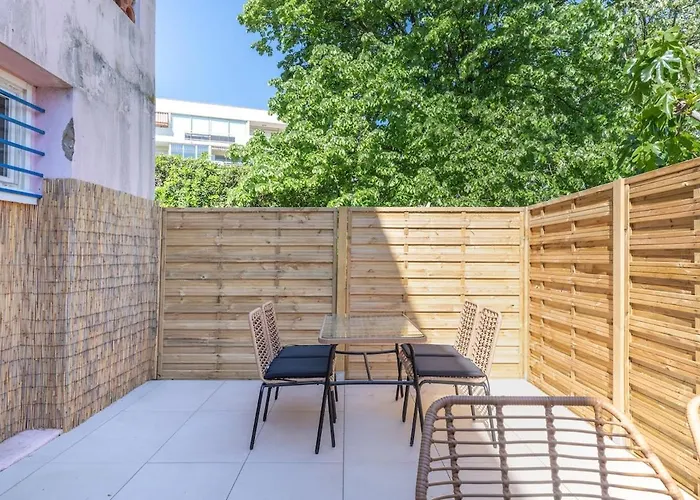 Avec Terrasse Et Piscine Антіб