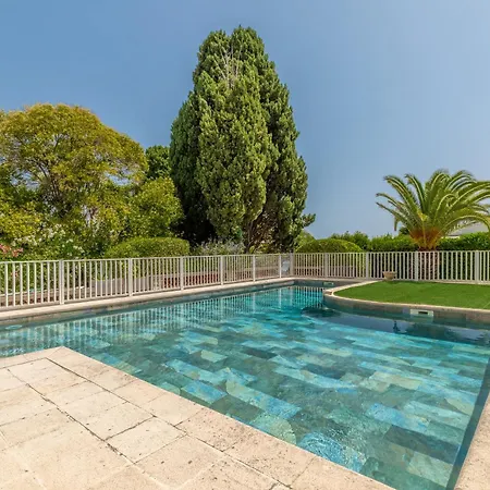 Avec Terrasse Et Piscine アパート *